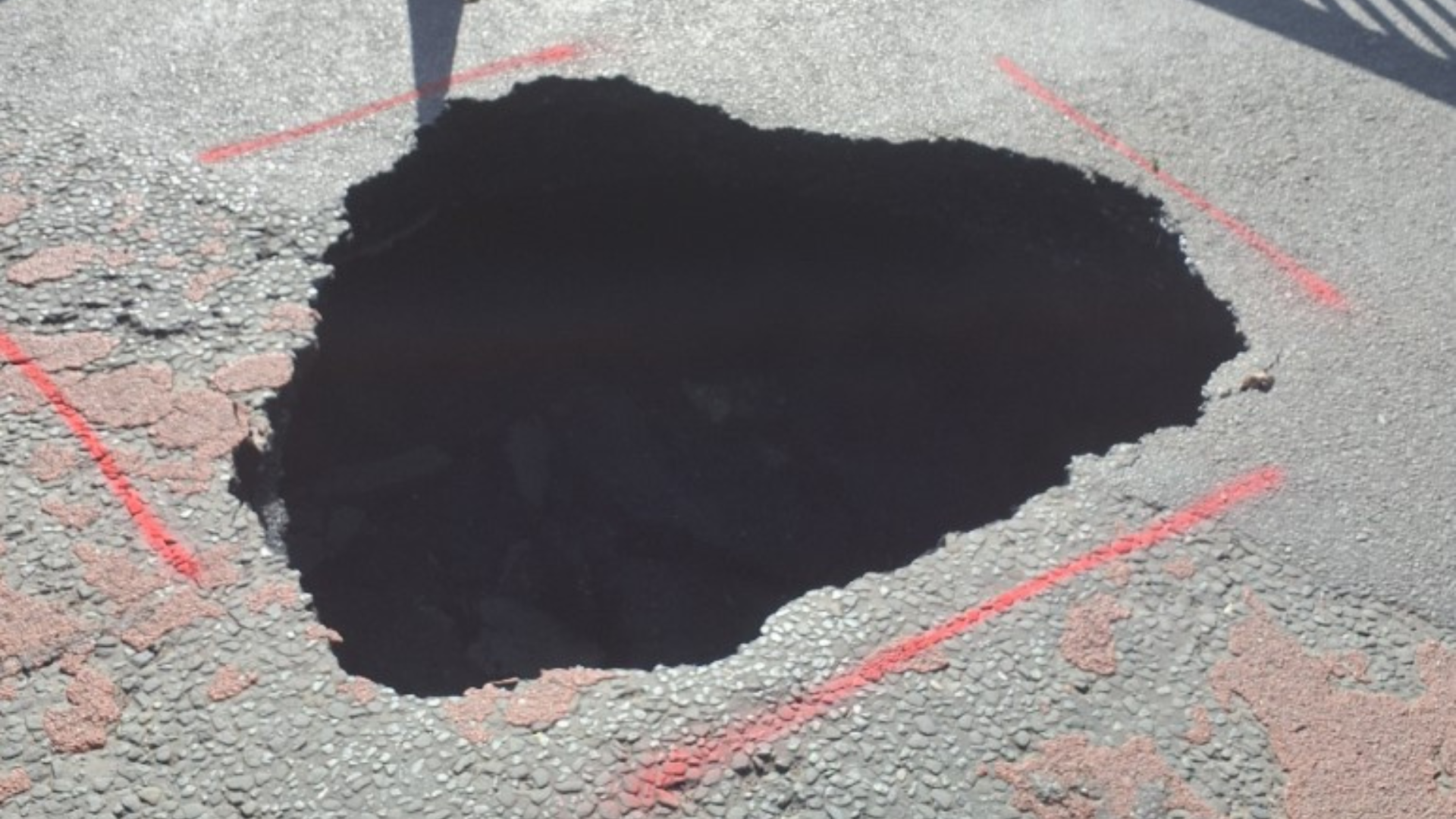 An image of the sinkhole that has appeared