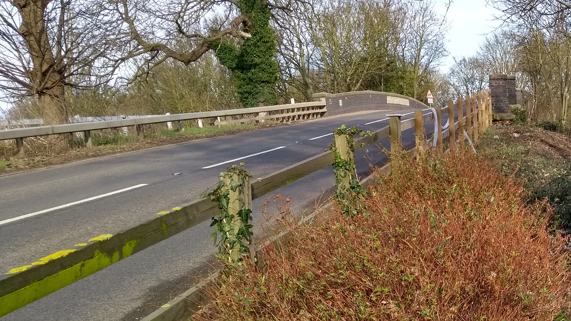 Cliff Road rail bridge