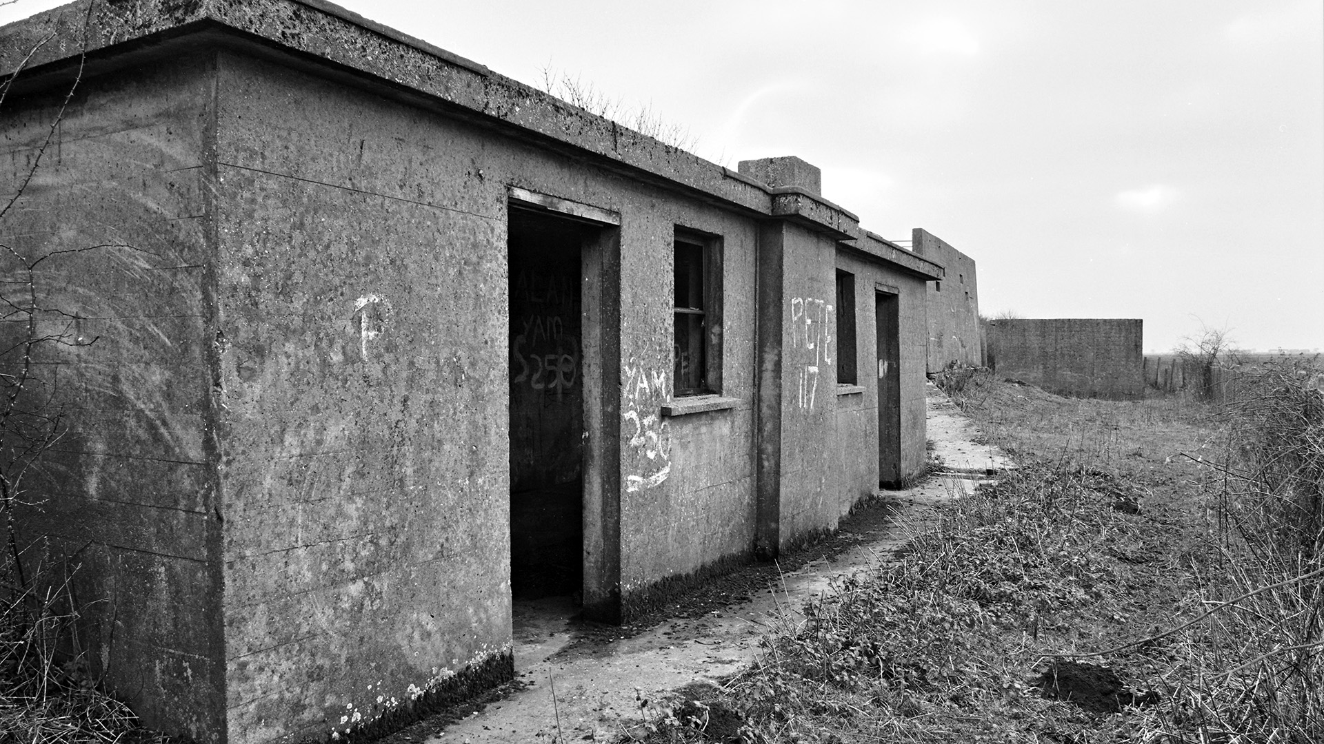 Freiston Shore Battery war shelter from north 1991