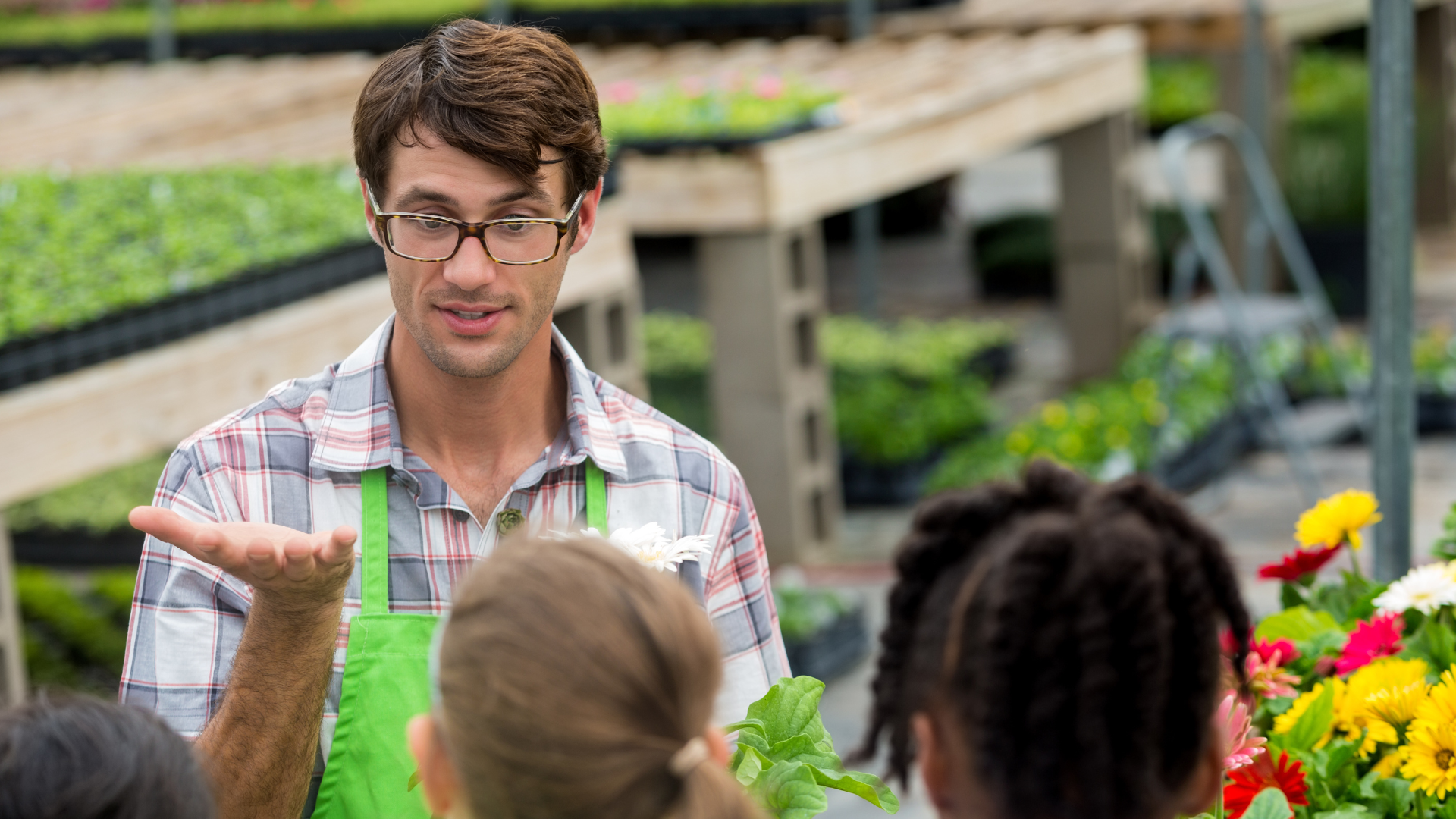 Horticulturist talking to young students