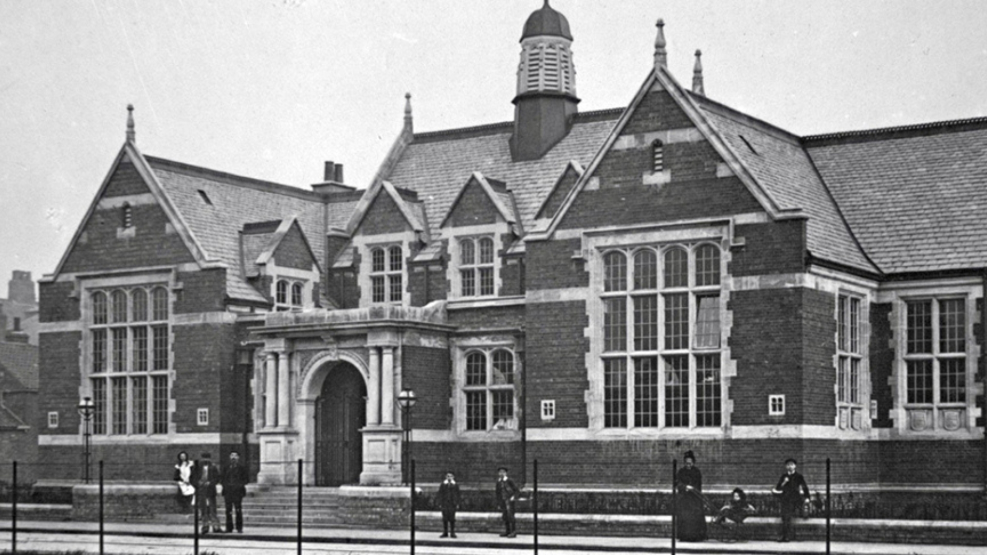 Historic photo showing Gainsborough Library, which is celebrating its 120th anniversary during October 2025