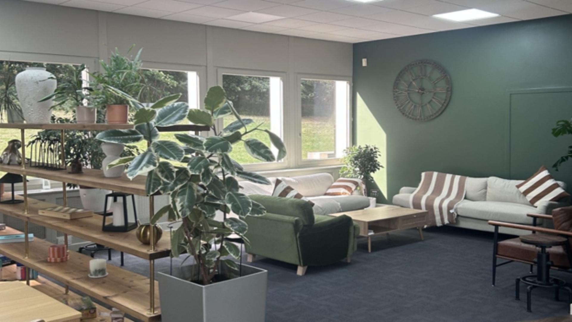 Grantham Green Room 2