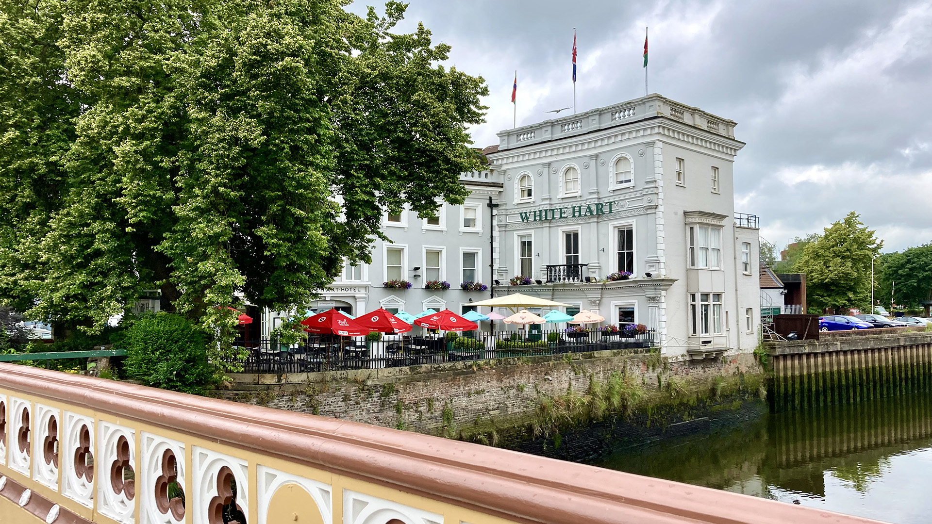 White Hart Hotel, Boston with the Town Bridge