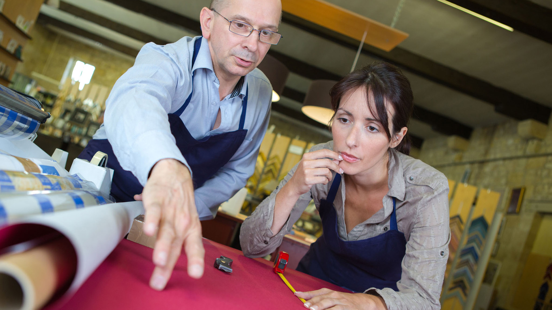 Man working with apprentice in wharehouse