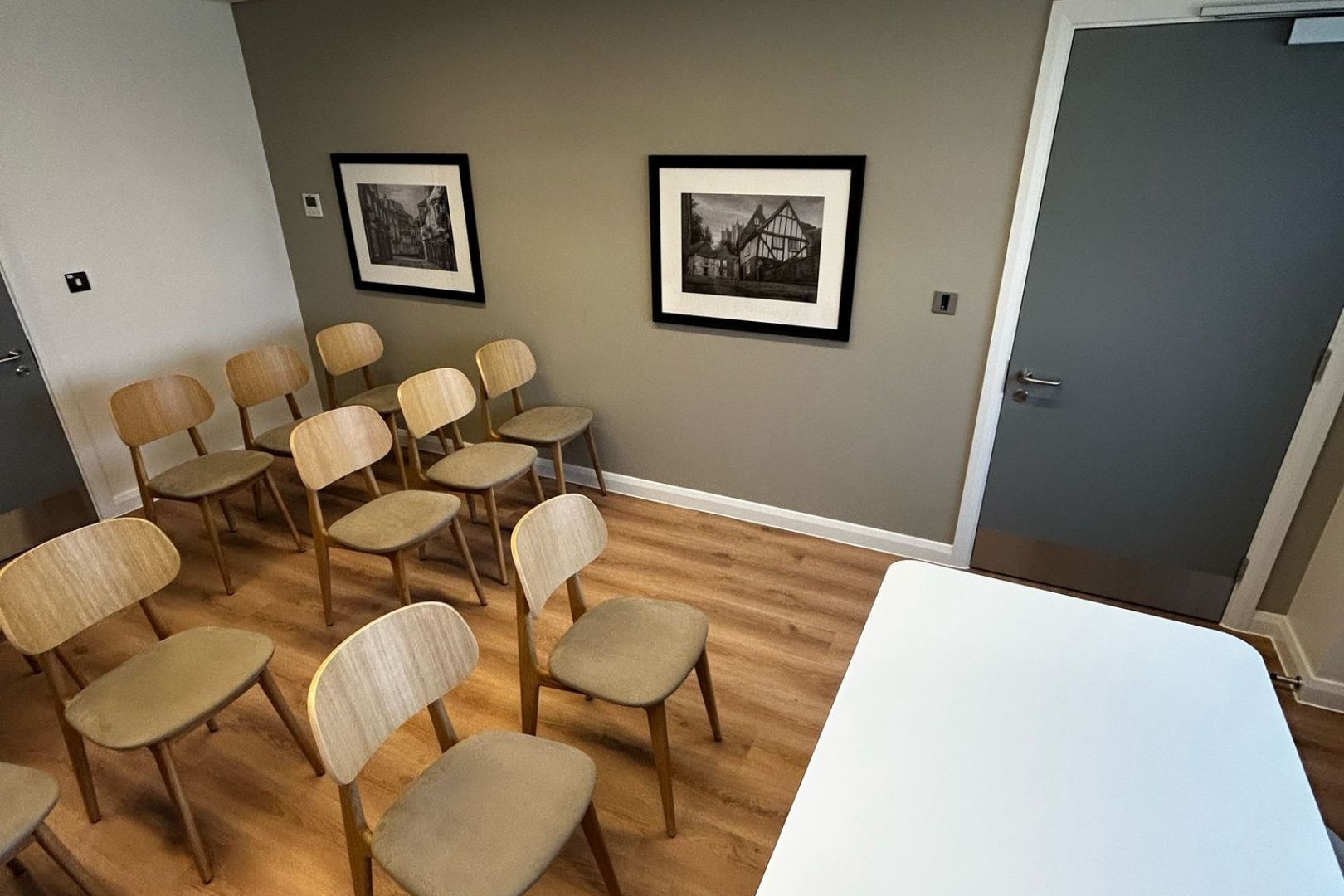Newport room 3