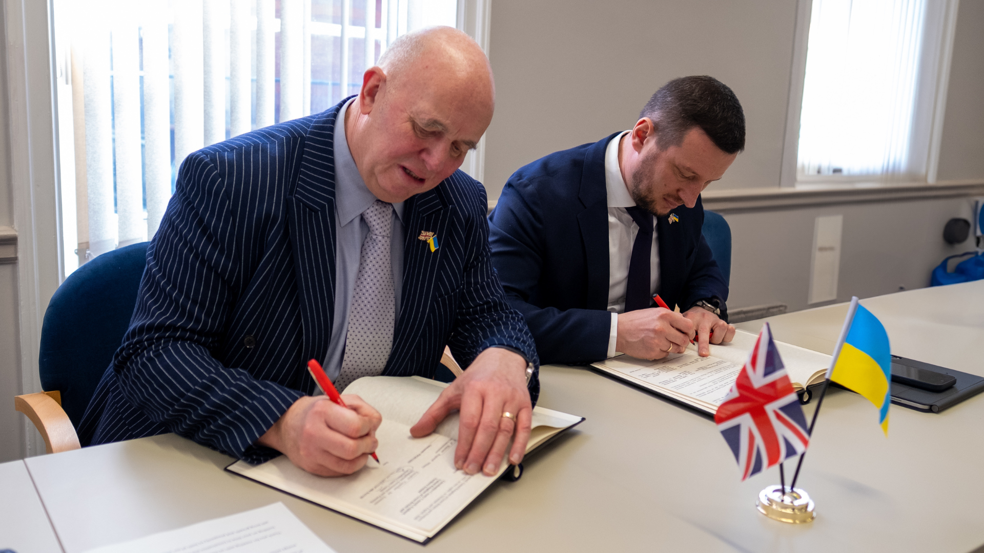 Cllr Colin Davie and Oleksandr Prokudin sign an agreement for Lincolnshrie and Kherson to work more closely together