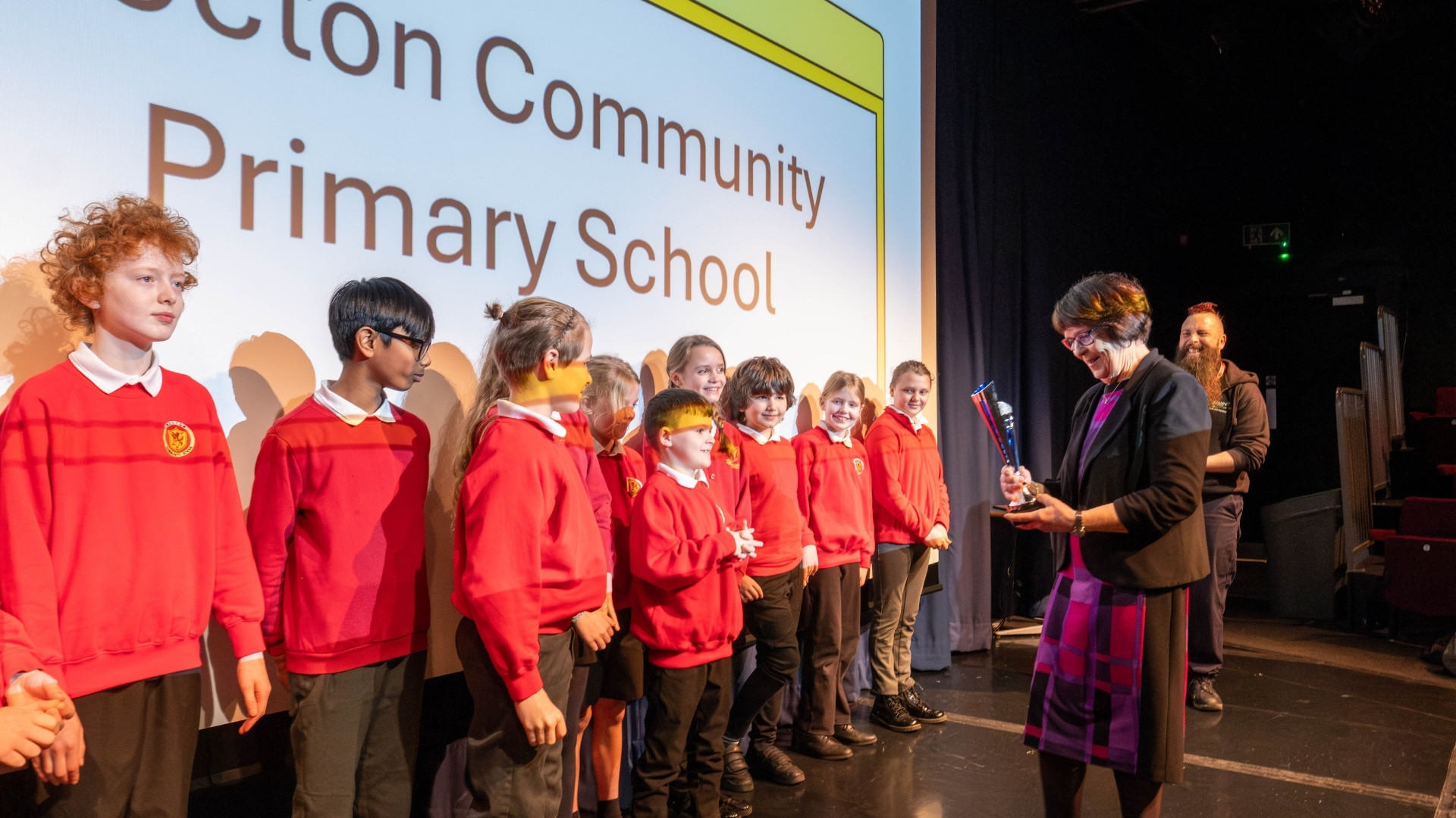 Cllr Patricia Bradwell presents an award to pupils from Nocton Primary School