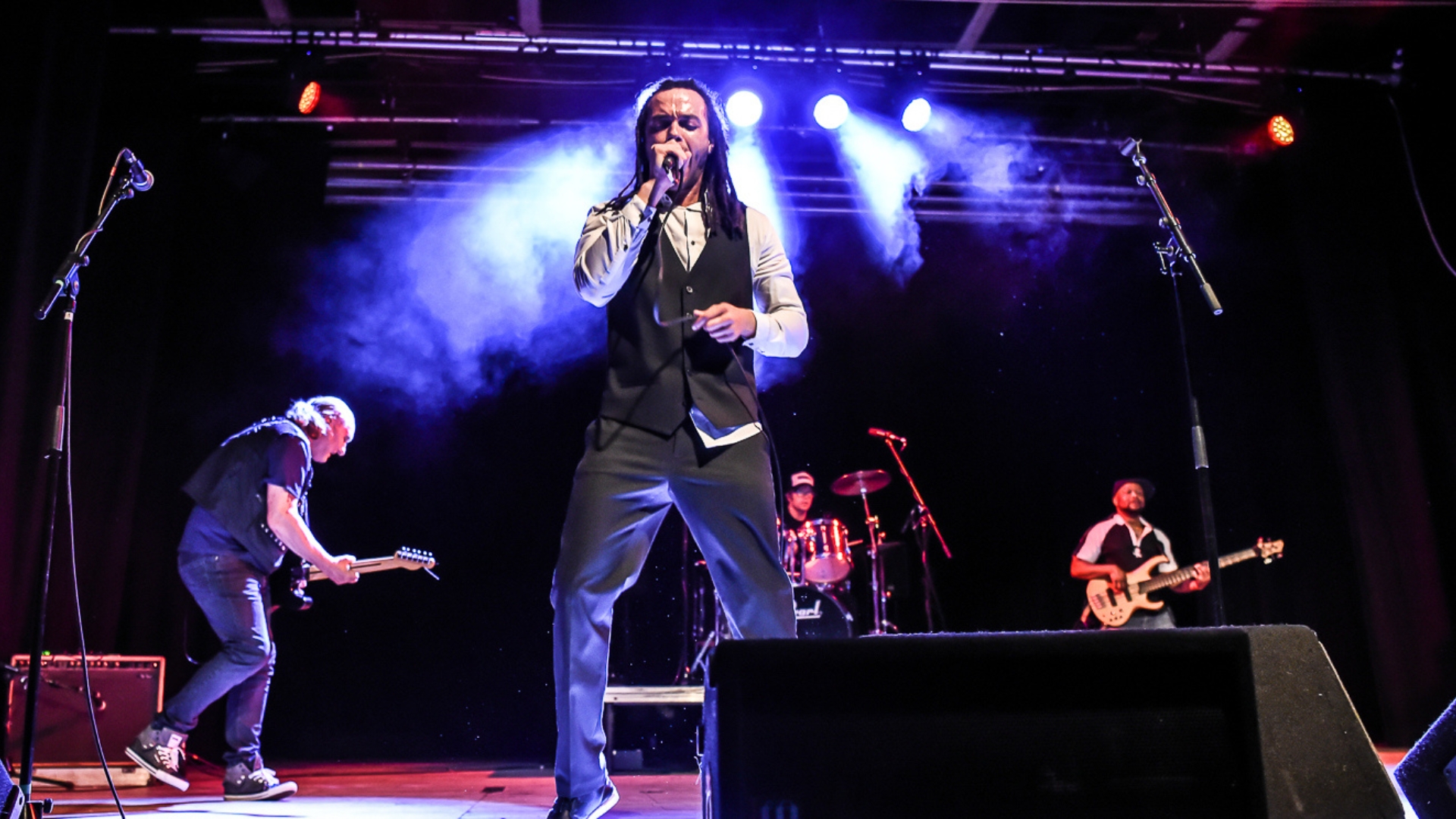 The Beat featuring Ranking Jnr perform