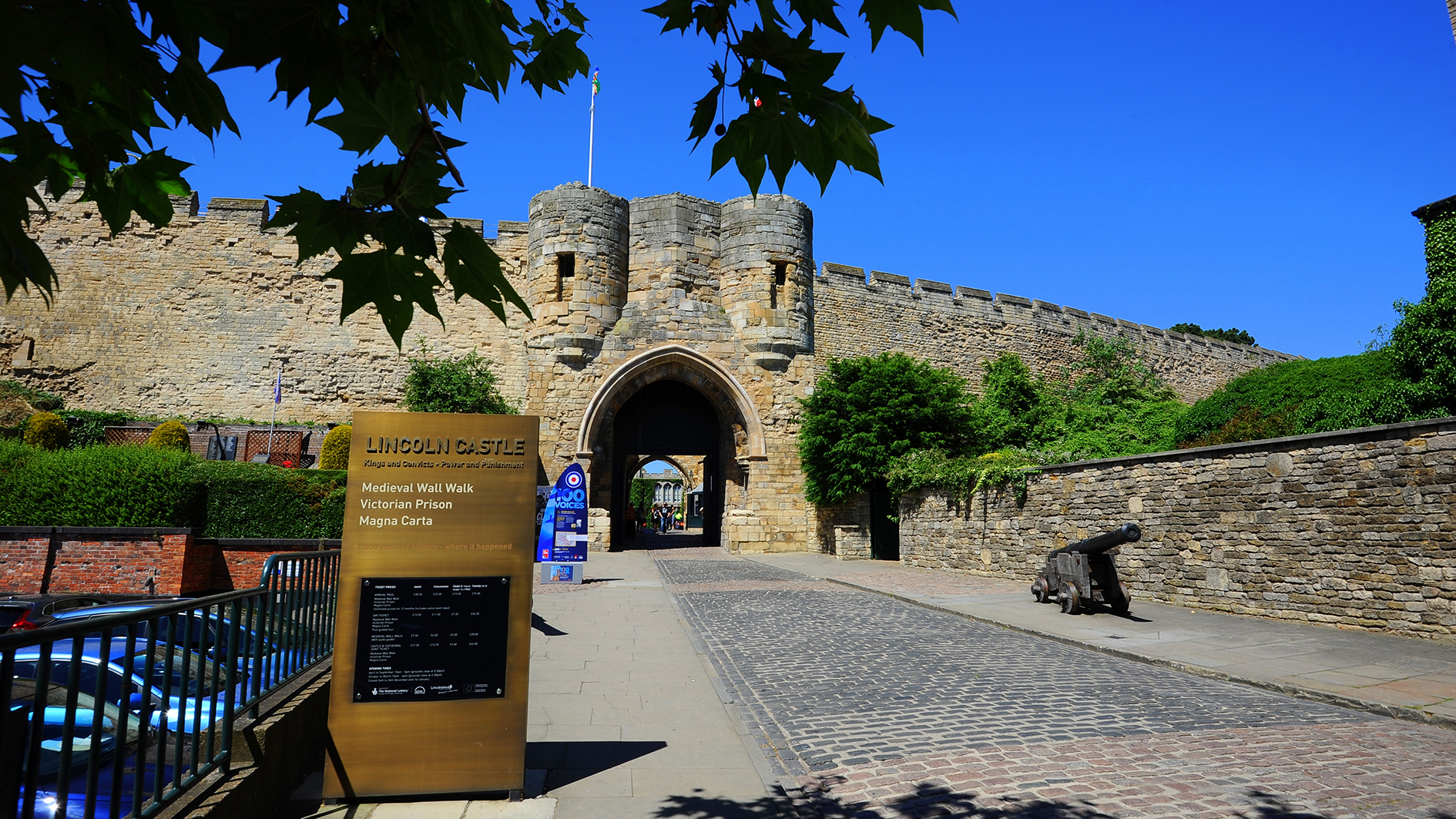 Lincoln Castle front gate